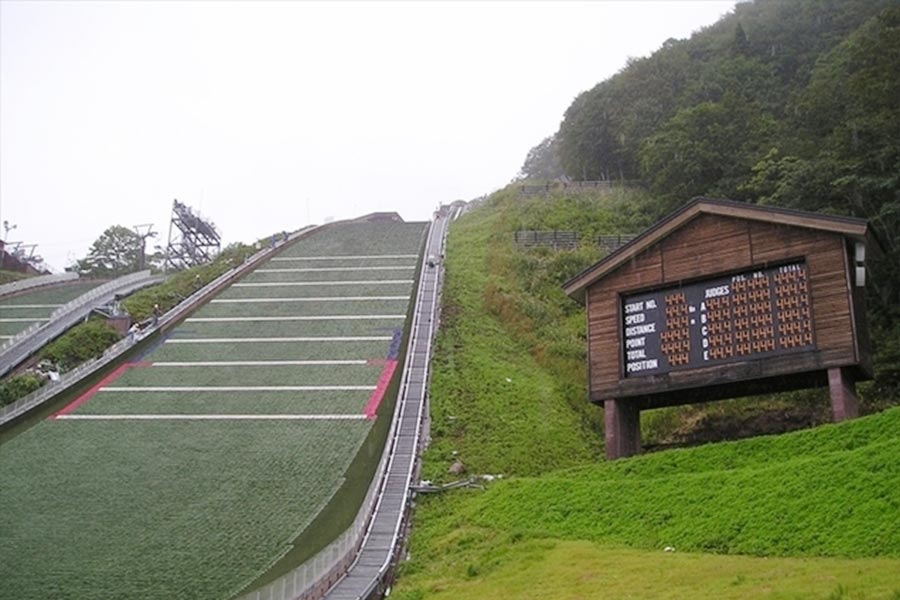 スキージャンプ台